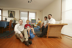 Foto eines Schwulen Paares mit Kindern