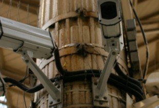 Die Bayerische Staatsregierung ist auf dem Holzweg zwischen Überwachungsstaat und Sicherheitsesoterik. Die Piratenpartei Bayern kritisiert die Forderungen von Staatsinnenminister Herrmann nach einem Ausbau der Videoüberwachung.